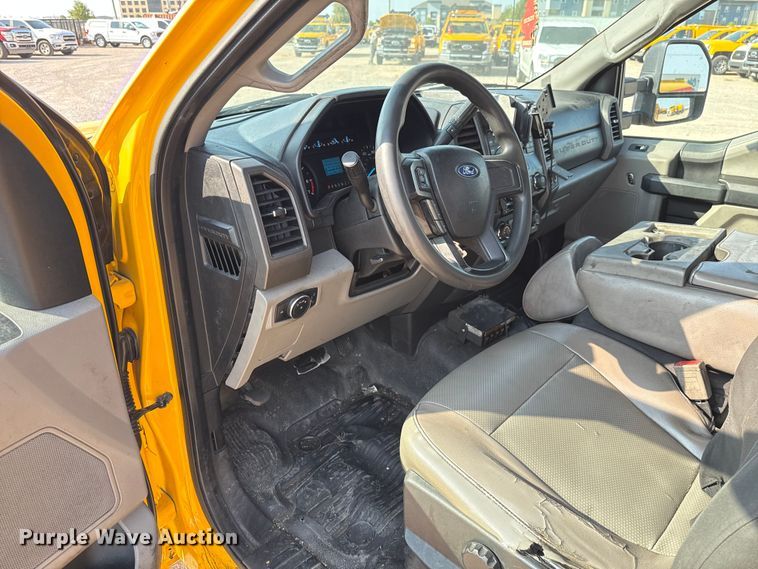 image for item EU2239 2018 Ford F350 Super Duty utility bed pickup truck