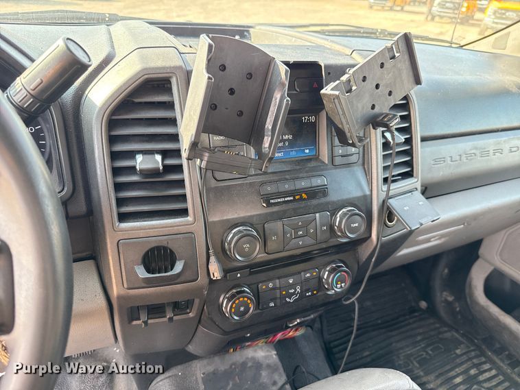 image for item EU2239 2018 Ford F350 Super Duty utility bed pickup truck