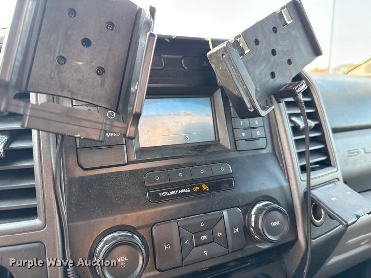 image for item EU2239 2018 Ford F350 Super Duty utility bed pickup truck