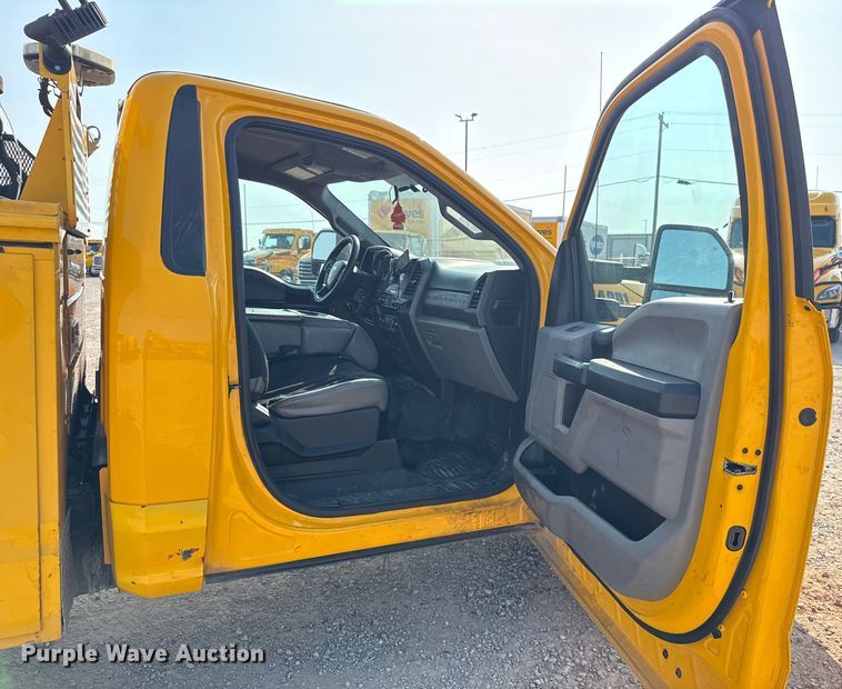 image for item EU2239 2018 Ford F350 Super Duty utility bed pickup truck