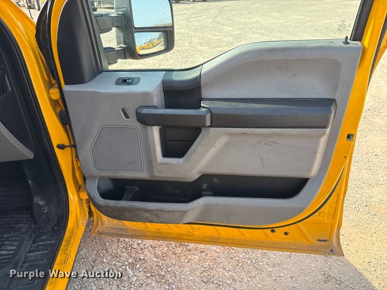 image for item EU2239 2018 Ford F350 Super Duty utility bed pickup truck