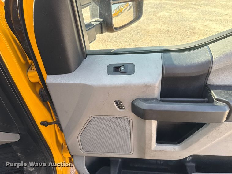 image for item EU2239 2018 Ford F350 Super Duty utility bed pickup truck