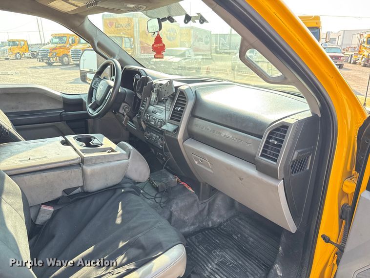 image for item EU2239 2018 Ford F350 Super Duty utility bed pickup truck