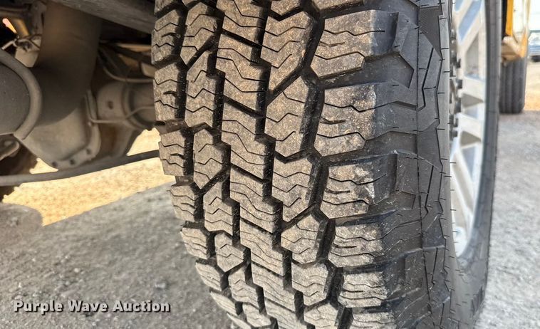 image for item EU2239 2018 Ford F350 Super Duty utility bed pickup truck