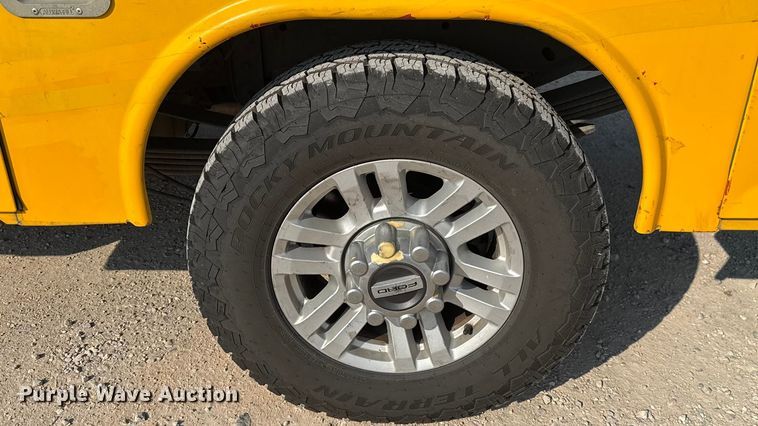 image for item EU2239 2018 Ford F350 Super Duty utility bed pickup truck