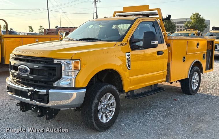 image for item EU2242 2022 Ford F350 Super Duty utility bed pickup truck