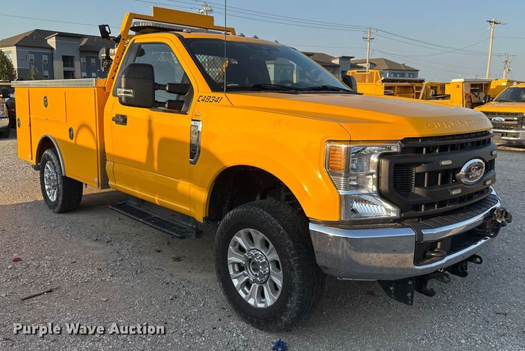 image for item EU2242 2022 Ford F350 Super Duty utility bed pickup truck