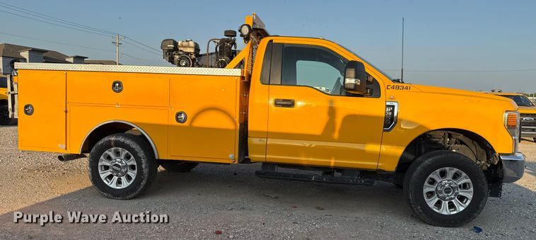 image for item EU2242 2022 Ford F350 Super Duty utility bed pickup truck