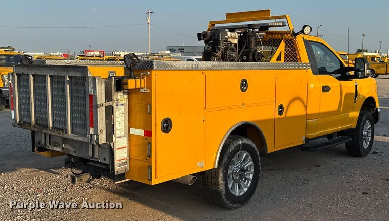 image for item EU2242 2022 Ford F350 Super Duty utility bed pickup truck