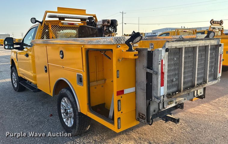image for item EU2242 2022 Ford F350 Super Duty utility bed pickup truck