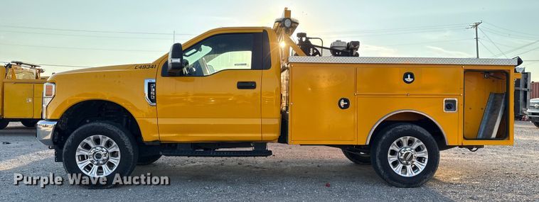 image for item EU2242 2022 Ford F350 Super Duty utility bed pickup truck