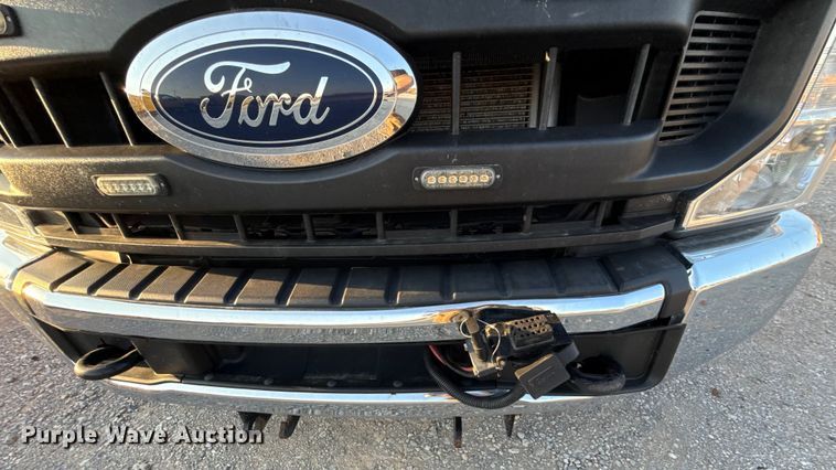 image for item EU2242 2022 Ford F350 Super Duty utility bed pickup truck