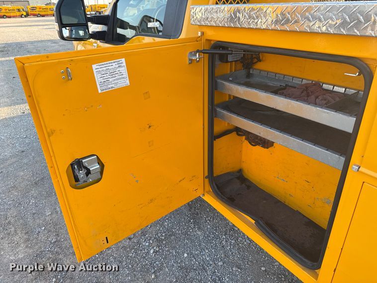 image for item EU2242 2022 Ford F350 Super Duty utility bed pickup truck