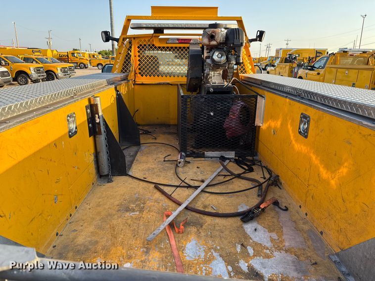 image for item EU2242 2022 Ford F350 Super Duty utility bed pickup truck