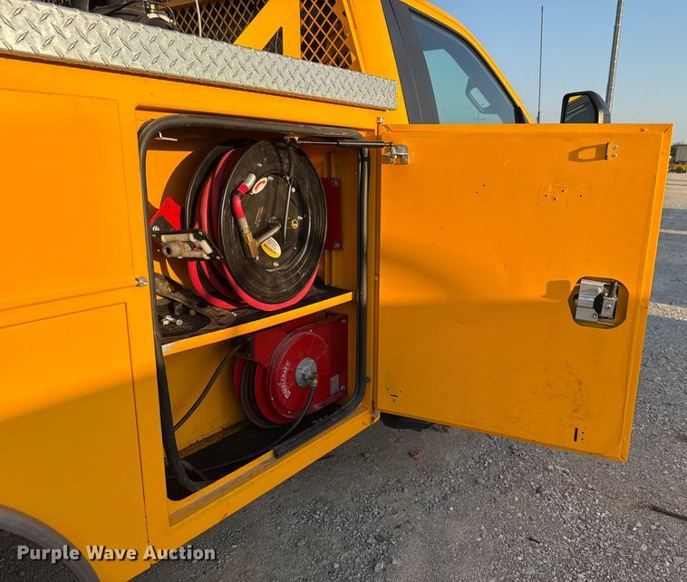 image for item EU2242 2022 Ford F350 Super Duty utility bed pickup truck