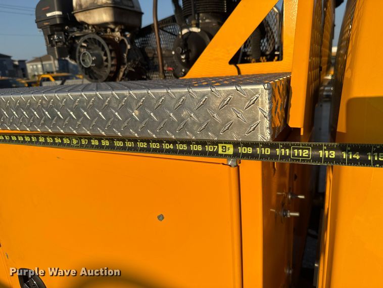 image for item EU2242 2022 Ford F350 Super Duty utility bed pickup truck