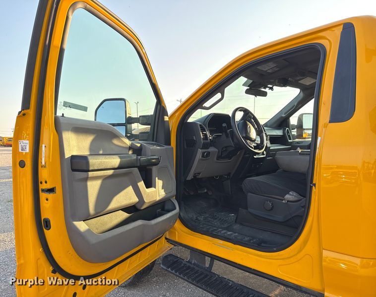 image for item EU2242 2022 Ford F350 Super Duty utility bed pickup truck