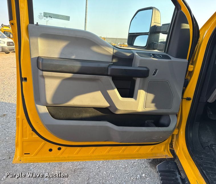 image for item EU2242 2022 Ford F350 Super Duty utility bed pickup truck