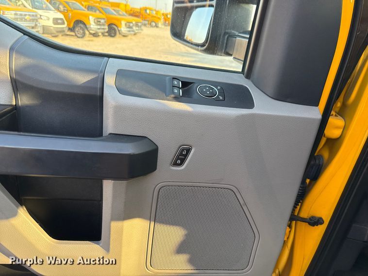 image for item EU2242 2022 Ford F350 Super Duty utility bed pickup truck