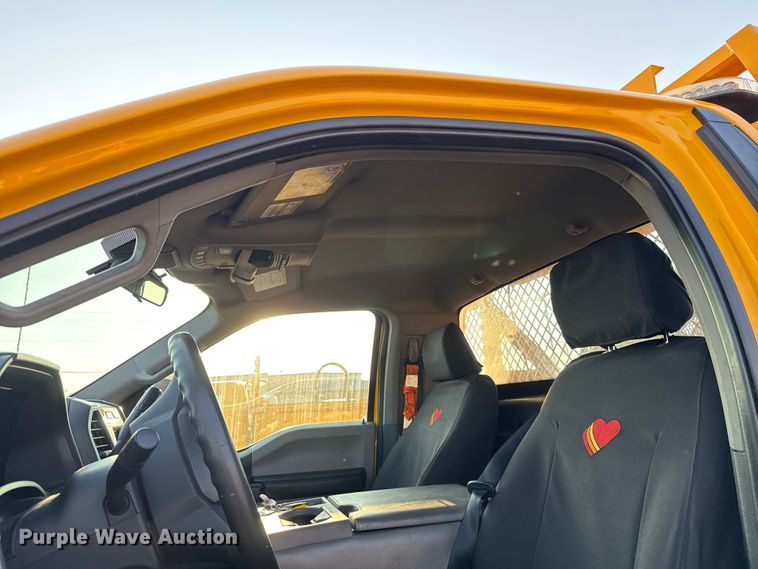 image for item EU2242 2022 Ford F350 Super Duty utility bed pickup truck