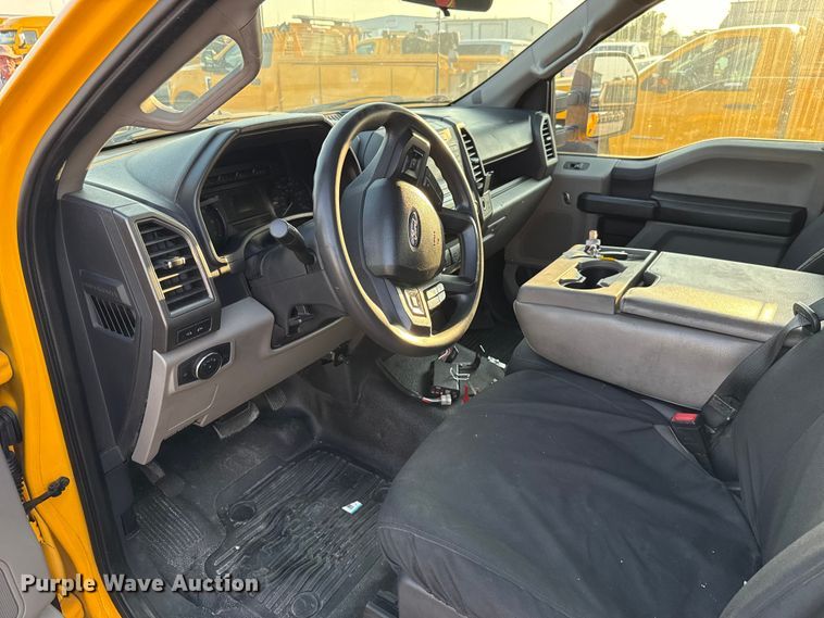 image for item EU2242 2022 Ford F350 Super Duty utility bed pickup truck