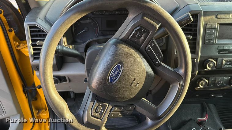 image for item EU2242 2022 Ford F350 Super Duty utility bed pickup truck