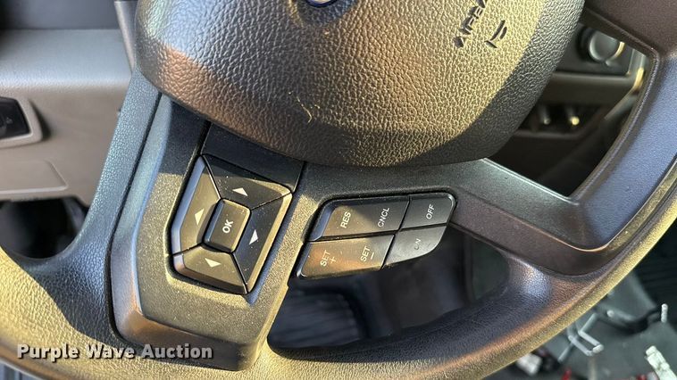 image for item EU2242 2022 Ford F350 Super Duty utility bed pickup truck