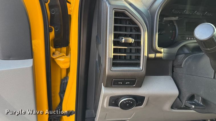 image for item EU2242 2022 Ford F350 Super Duty utility bed pickup truck