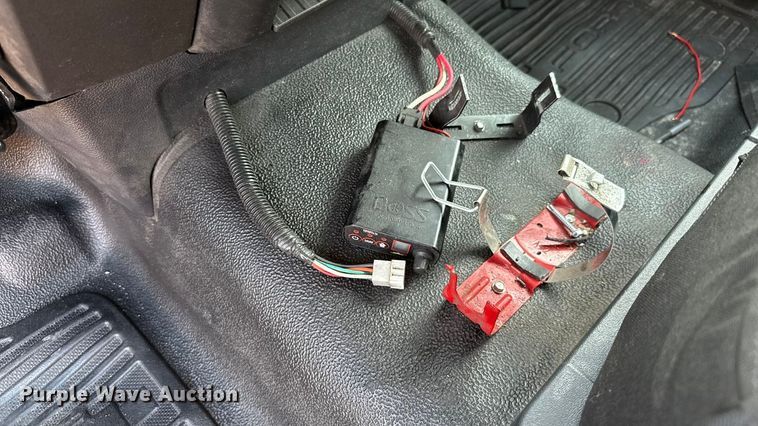 image for item EU2242 2022 Ford F350 Super Duty utility bed pickup truck