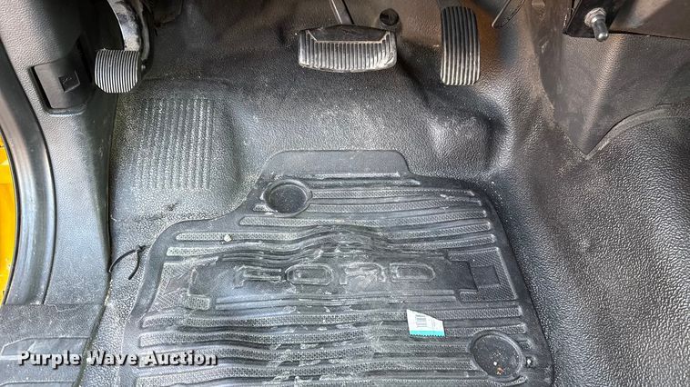 image for item EU2242 2022 Ford F350 Super Duty utility bed pickup truck