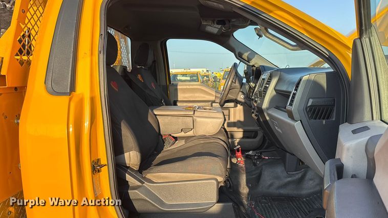 image for item EU2242 2022 Ford F350 Super Duty utility bed pickup truck