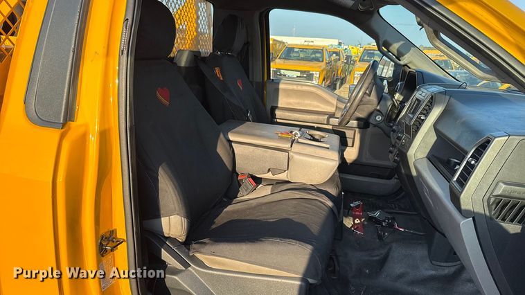 image for item EU2242 2022 Ford F350 Super Duty utility bed pickup truck