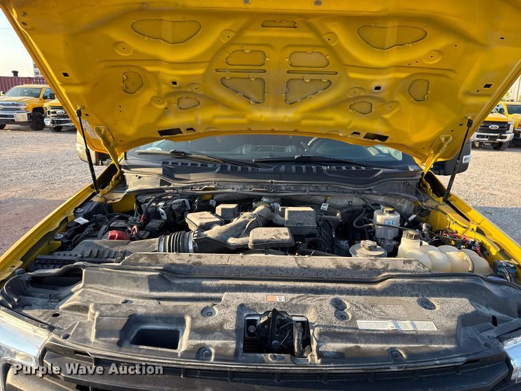 image for item EU2242 2022 Ford F350 Super Duty utility bed pickup truck