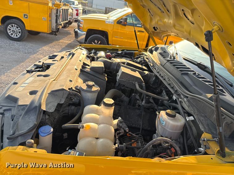 image for item EU2242 2022 Ford F350 Super Duty utility bed pickup truck