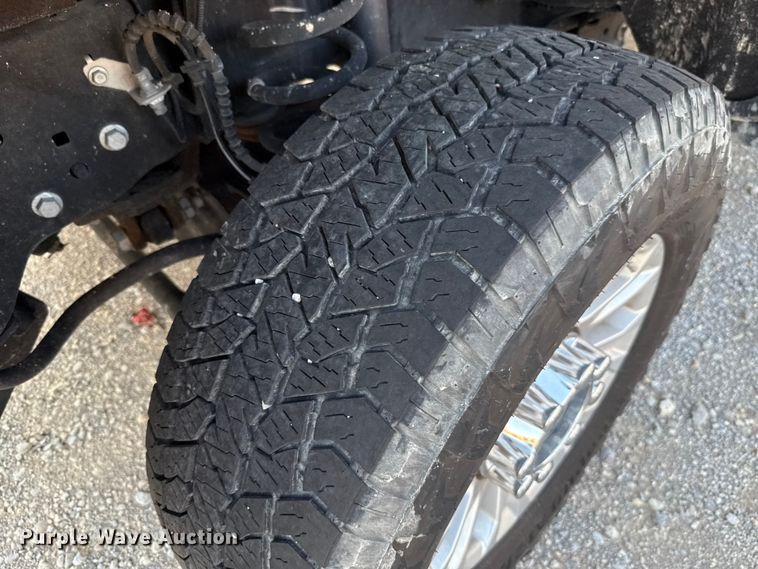 image for item EU2242 2022 Ford F350 Super Duty utility bed pickup truck