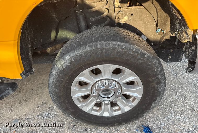 image for item EU2242 2022 Ford F350 Super Duty utility bed pickup truck