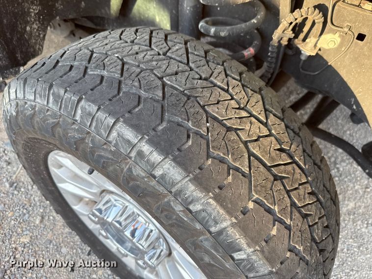 image for item EU2242 2022 Ford F350 Super Duty utility bed pickup truck