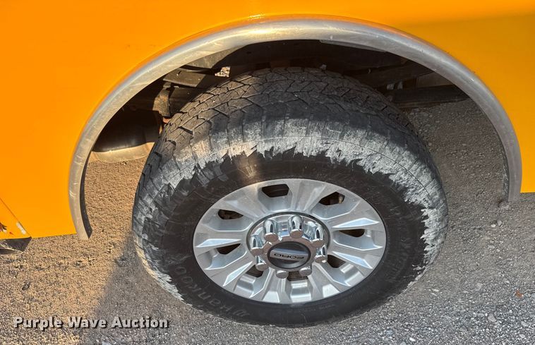 image for item EU2242 2022 Ford F350 Super Duty utility bed pickup truck