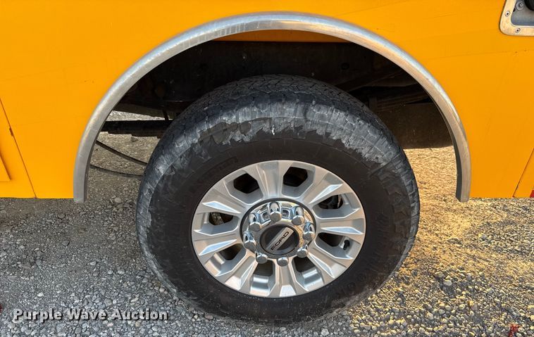 image for item EU2242 2022 Ford F350 Super Duty utility bed pickup truck
