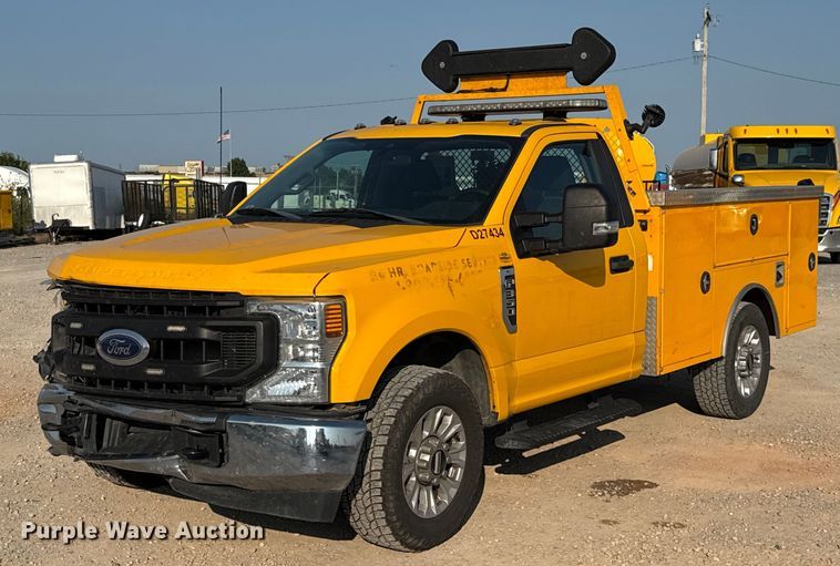 image for item EU2243 2022 Ford F350 Super Duty utility bed pickup truck