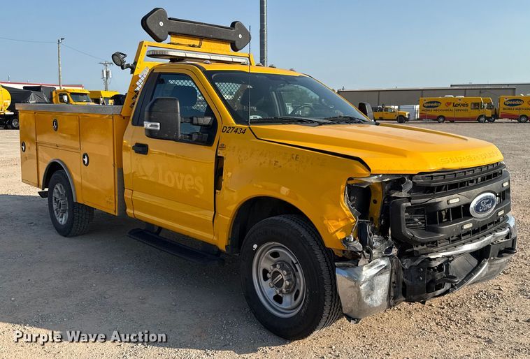 image for item EU2243 2022 Ford F350 Super Duty utility bed pickup truck