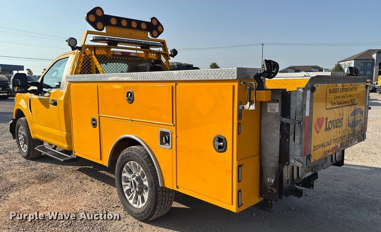 image for item EU2243 2022 Ford F350 Super Duty utility bed pickup truck