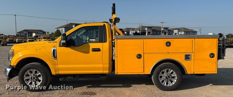 image for item EU2243 2022 Ford F350 Super Duty utility bed pickup truck