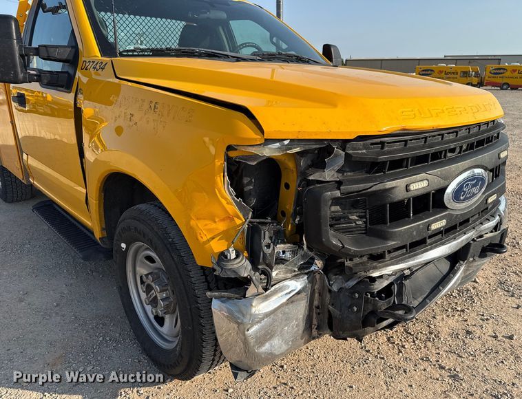 image for item EU2243 2022 Ford F350 Super Duty utility bed pickup truck