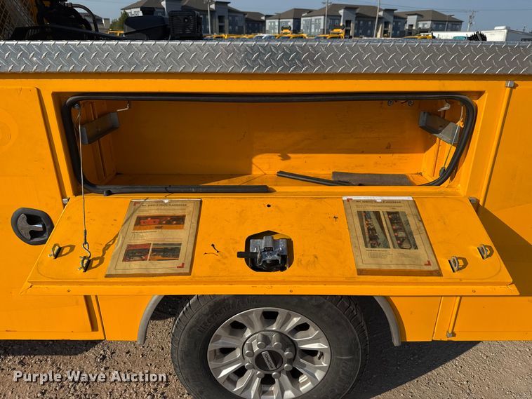 image for item EU2243 2022 Ford F350 Super Duty utility bed pickup truck