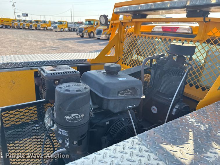 image for item EU2243 2022 Ford F350 Super Duty utility bed pickup truck