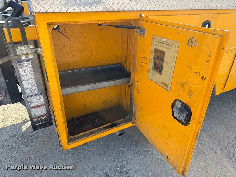 image for item EU2243 2022 Ford F350 Super Duty utility bed pickup truck