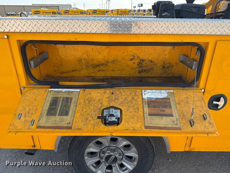 image for item EU2243 2022 Ford F350 Super Duty utility bed pickup truck