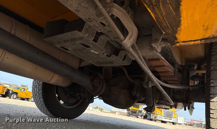 image for item EU2243 2022 Ford F350 Super Duty utility bed pickup truck