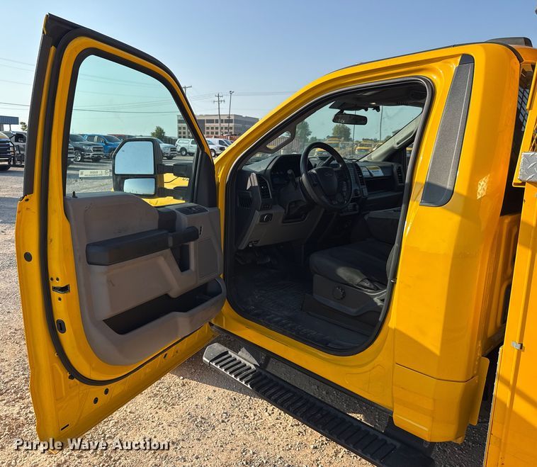 image for item EU2243 2022 Ford F350 Super Duty utility bed pickup truck